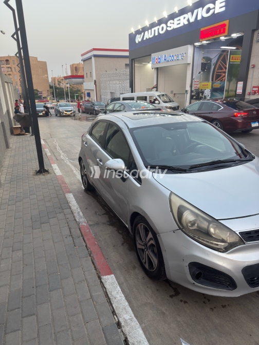 كيا ريو 2014 فضي أوتوماتيك مستعملة للبيع في الجيزة - 4