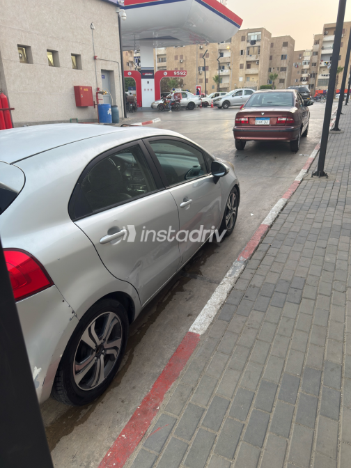 كيا ريو 2014 فضي أوتوماتيك مستعملة للبيع في الجيزة - 5