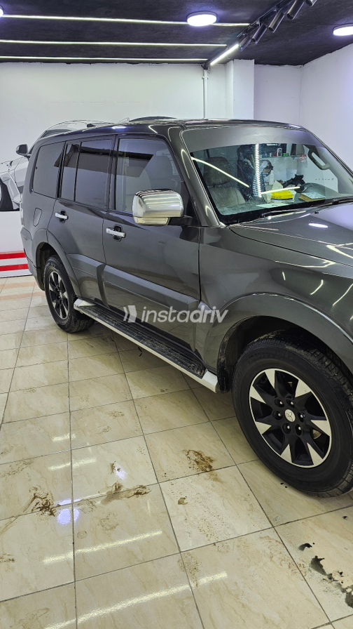 Mitsubishi Pajero 2017 Gray Automatic Used for Sale in Badr City - 2