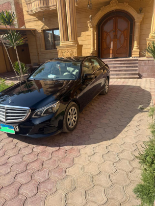 Mercedes E 200 2016 Black Automatic Used for Sale in Cairo