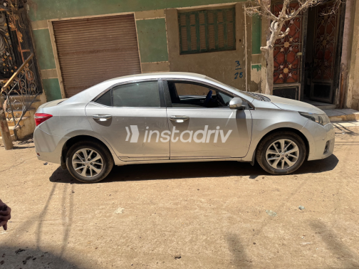 Toyota Corolla 2015 Silver Automatic Used for Sale in Greater Cairo ( Cairo + Giza) - 4