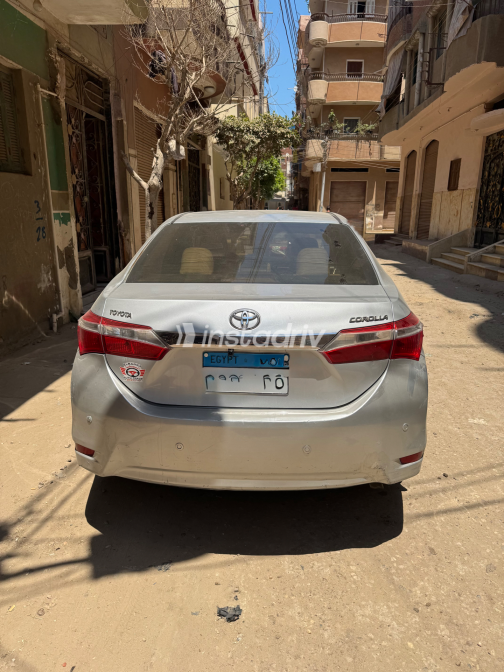 Toyota Corolla 2015 Silver Automatic Used for Sale in Greater Cairo ( Cairo + Giza) - 5