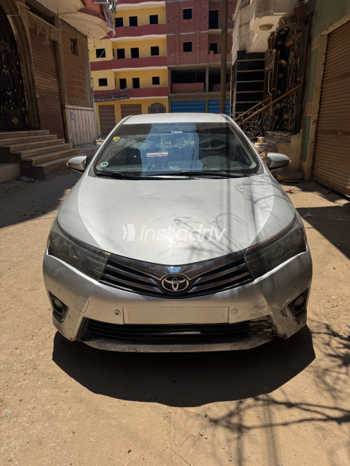 Toyota Corolla 2015 Silver Automatic Used for Sale in Greater Cairo ( Cairo + Giza) - 6