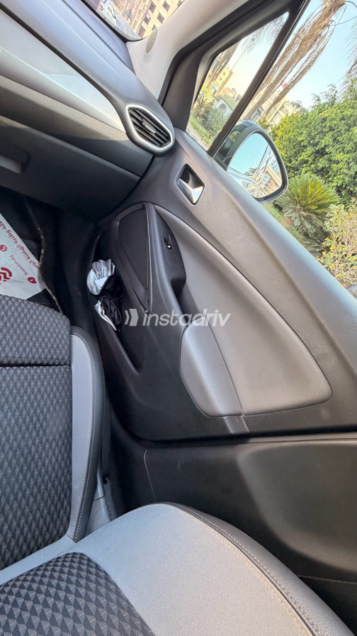 Opel Crossland 2020 Gray Automatic Used for Sale in Maadi - 9