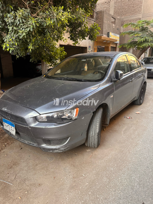 ميتسوبيشي لانسر 2015 رمادي أوتوماتيك مستعملة للبيع في الجيزة - 1
