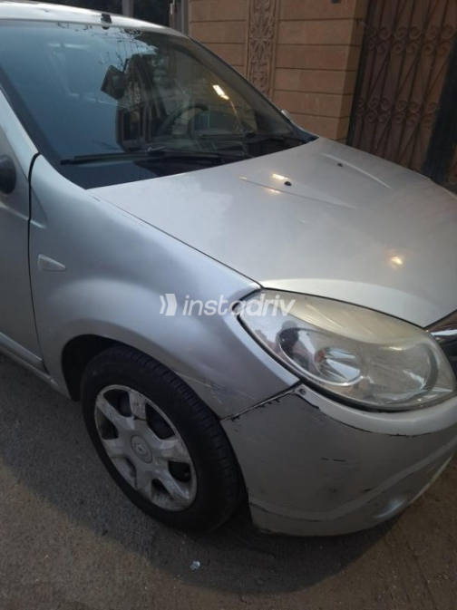 Renault Sandero 2014 Silver Automatic Used for Sale in Heliopolis - 3