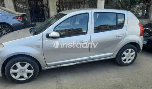 Renault Sandero 2014 Silver Automatic Used for Sale in Heliopolis - 8