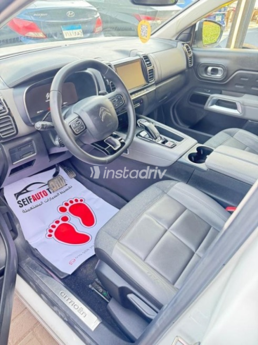 سيتروين C5 2022 أبيض أوتوماتيك مستعملة للبيع في مصر الجديدة - 6