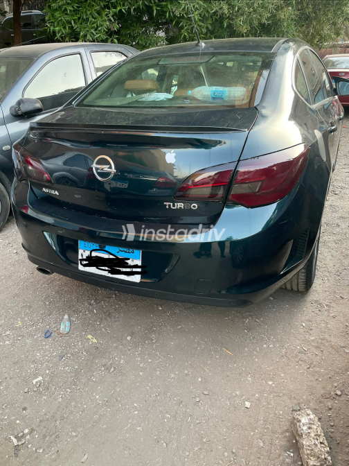 Opel Astra 2019 Green Automatic Used for Sale in El Haram - 3