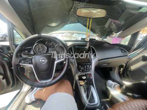 Opel Astra 2019 Green Automatic Used for Sale in El Haram - 4