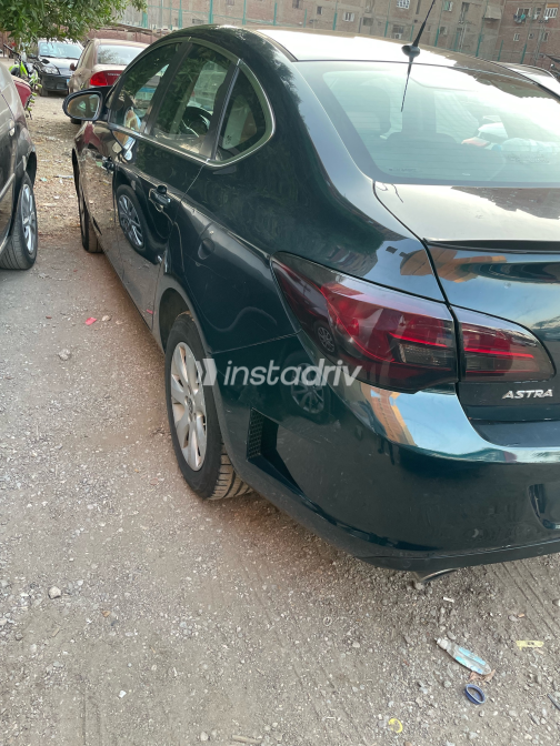 Opel Astra 2019 Green Automatic Used for Sale in El Haram - 8