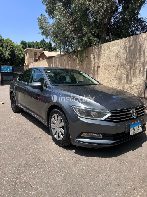 Volkswagen Passat 2017 Dark Gray Automatic Used for Sale in Maadi - 2