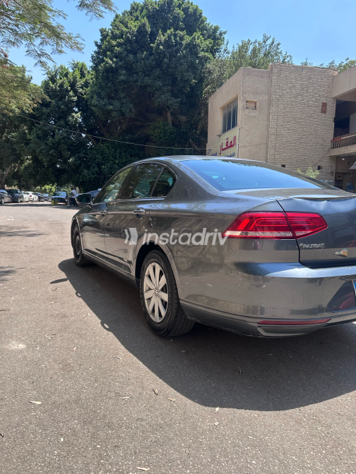 Volkswagen Passat 2017 Dark Gray Automatic Used for Sale in Maadi - 3