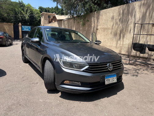 Volkswagen Passat 2017 Dark Gray Automatic Used for Sale in Maadi - 4