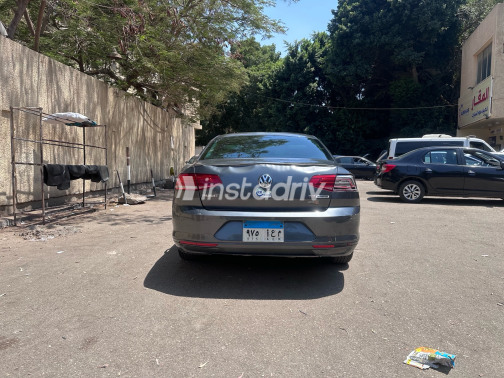 Volkswagen Passat 2017 Dark Gray Automatic Used for Sale in Maadi - 9