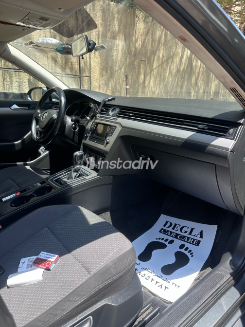 Volkswagen Passat 2017 Dark Gray Automatic Used for Sale in Maadi - 10