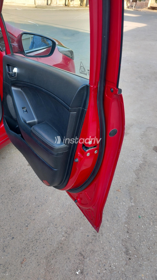 Kia Cerato 2017 Red Automatic Used for Sale in Cairo - 3