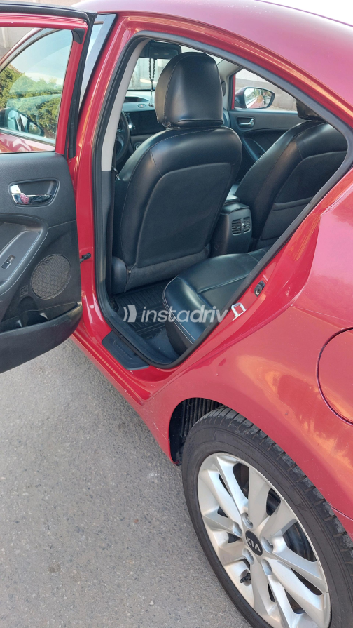 Kia Cerato 2017 Red Automatic Used for Sale in Cairo - 6