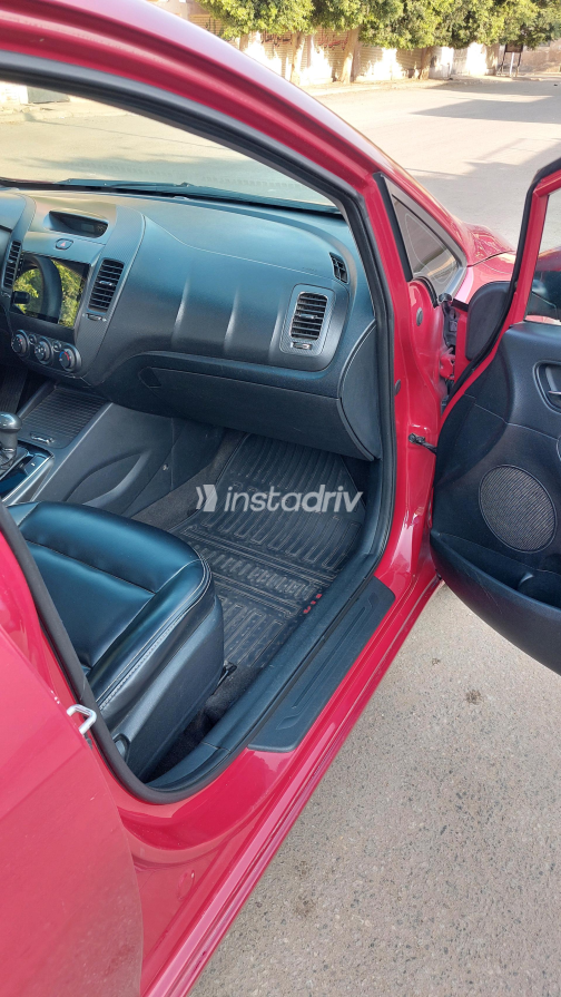 Kia Cerato 2017 Red Automatic Used for Sale in Cairo - 10