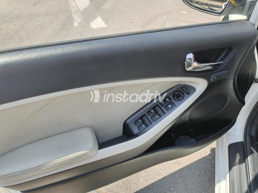 Kia K3 2015 White Automatic Used for Sale in Madinaty - 1