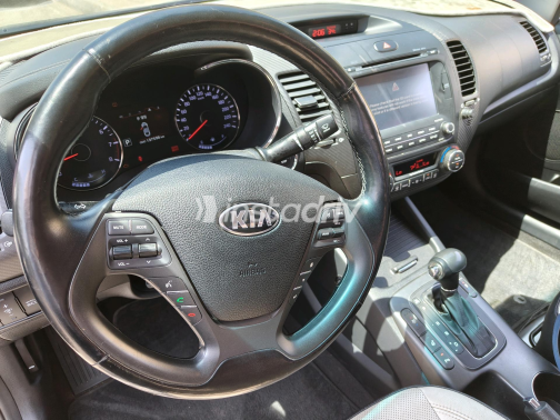 Kia K3 2015 White Automatic Used for Sale in Madinaty - 4