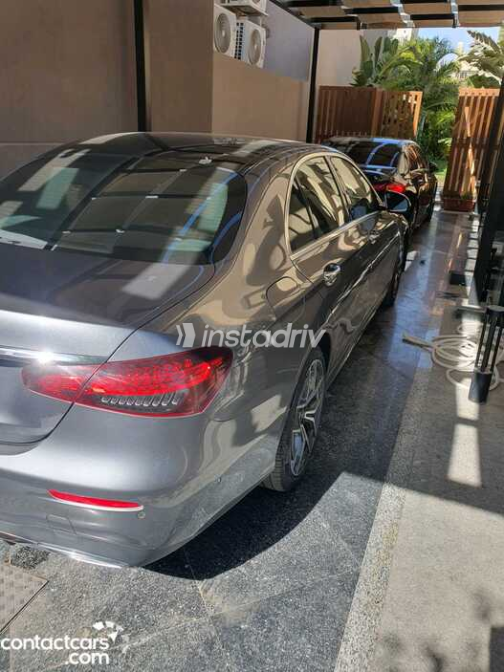 مرسيدس E 300 2021 رمادي أوتوماتيك مستعملة للبيع في الجيزة - 7