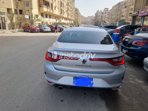 رينو ميجان 2017 فضي أوتوماتيك مستعملة للبيع في المقطم - 10