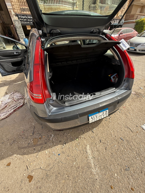 سيتروين C4 2007 رمادي أوتوماتيك مستعملة للبيع في العاشر من رمضان - 3