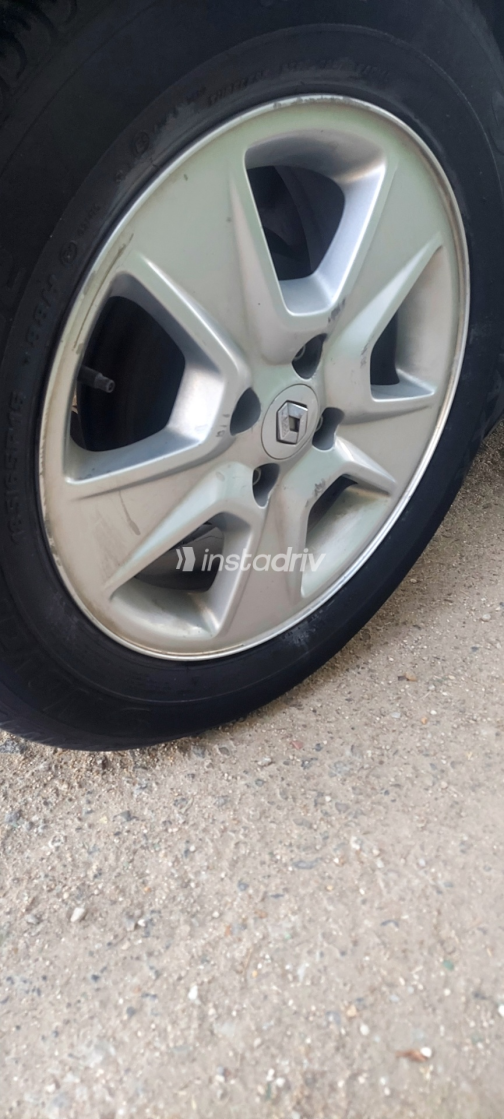 Renault Logan 2015 Black Automatic Used for Sale in Cairo - 6