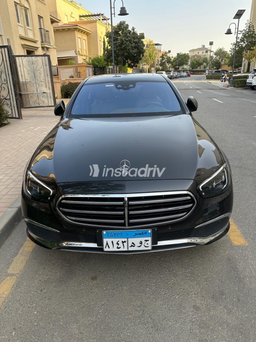 مرسيدس E 300 2024 رمادي أوتوماتيك مستعملة للبيع في القاهرة - 2