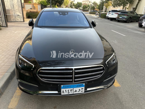 مرسيدس E 300 2024 رمادي أوتوماتيك مستعملة للبيع في القاهرة - 6