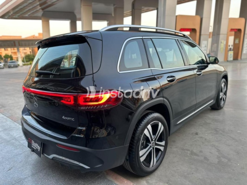 مرسيدس E 350 2024 أسود أوتوماتيك مستعملة للبيع في القاهرة - 5