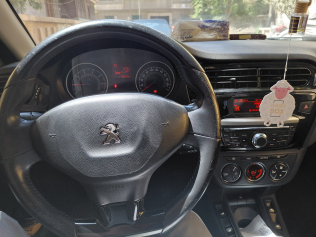 بيجو 301 2015 أسود أوتوماتيك مستعملة للبيع في مدينتى