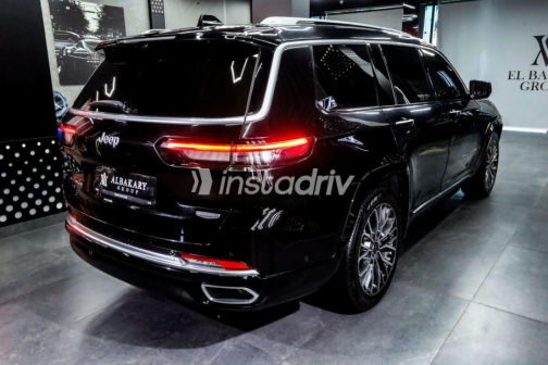 جيب شيروكي 2023 أسود أوتوماتيك مستعملة للبيع في مدينتى - 2