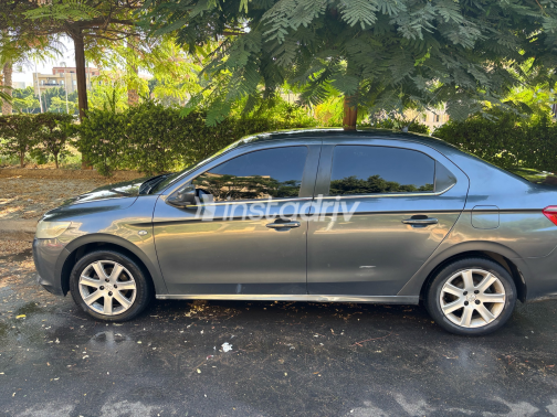 Peugeot 301 2014 Gray Automatic Used for Sale in Cairo - 6