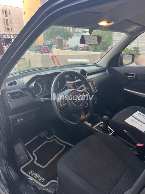 Suzuki Swift 2024 Black Automatic Used for Sale in Giza - 10