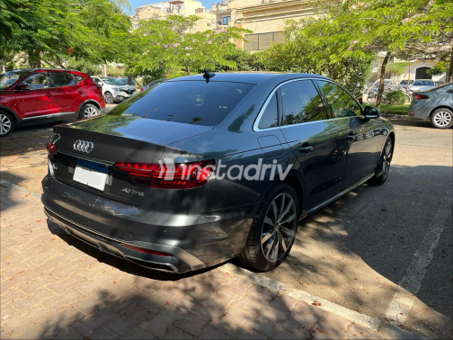 اودي A4 2021 رمادي أوتوماتيك مستعملة للبيع في الجيزة - 4