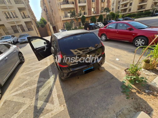 Renault Sandero 2012 Black Manual Used for Sale in Cairo - 1