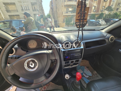 Renault Sandero 2012 Black Manual Used for Sale in Cairo - 3