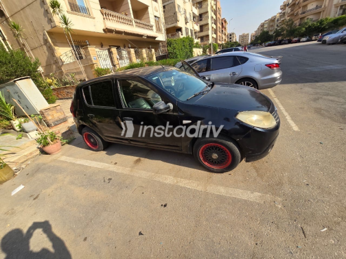 Renault Sandero 2012 Black Manual Used for Sale in Cairo - 5