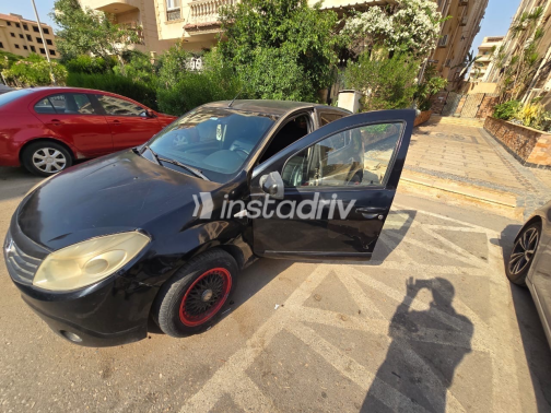 Renault Sandero 2012 Black Manual Used for Sale in Cairo - 6