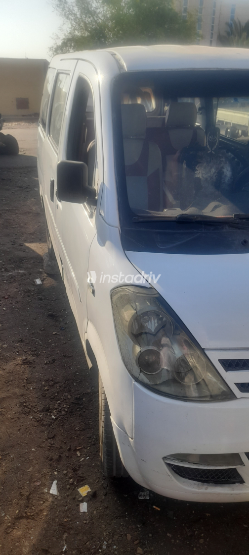 Chevrolet N200 2011 White Manual Used for Sale in Cairo - 4