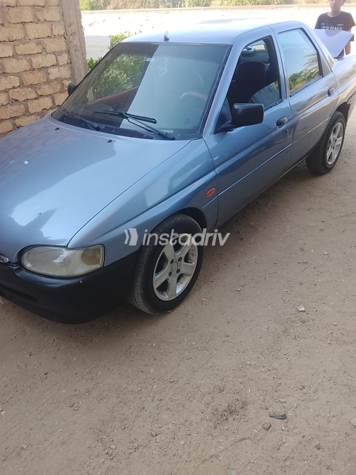 Ford Escort 2000 Gray Manual Used for Sale in Ismailia - 5