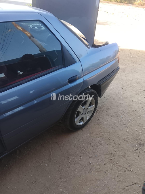 Ford Escort 2000 Gray Manual Used for Sale in Ismailia - 6