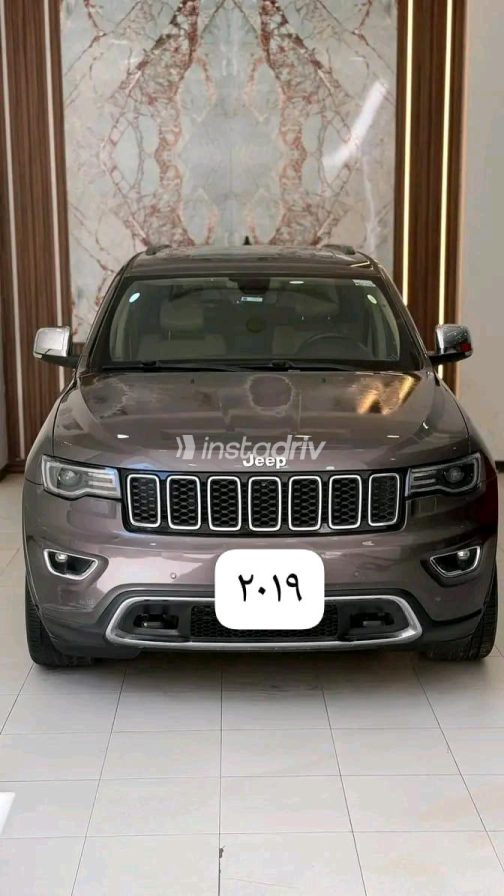 Jeep Grand Cherokee 2019 Gray Automatic Used for Sale in Greater Cairo ( Cairo + Giza) - 1