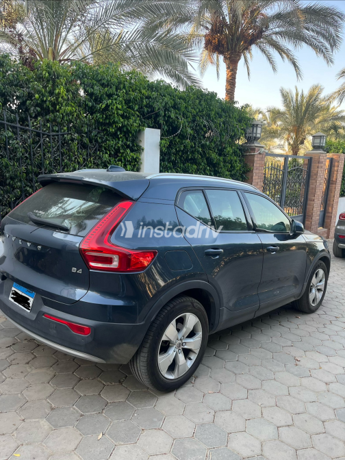 فولفو XC 40 2022 أبيض أوتوماتيك مستعملة للبيع في القاهرة الكبرى ( القاهرة - الجيزة) - 4