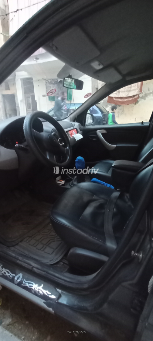 Renault Logan 2012 Gray Manual Used for Sale in Greater Cairo ( Cairo + Giza) - 7