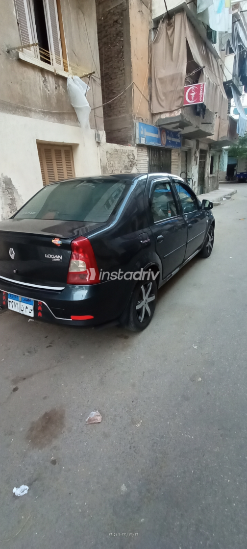 Renault Logan 2012 Gray Manual Used for Sale in Greater Cairo ( Cairo + Giza) - 8
