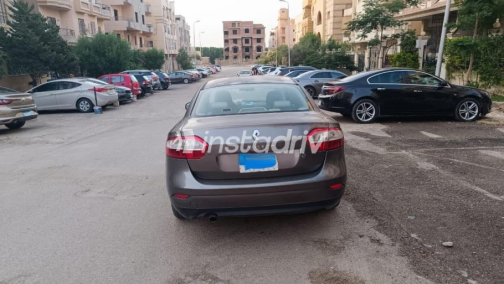 Renault Fluence 2015 Silver Automatic Used for Sale in Nasr city - 3