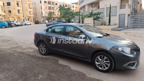 Renault Fluence 2015 Silver Automatic Used for Sale in Nasr city - 7